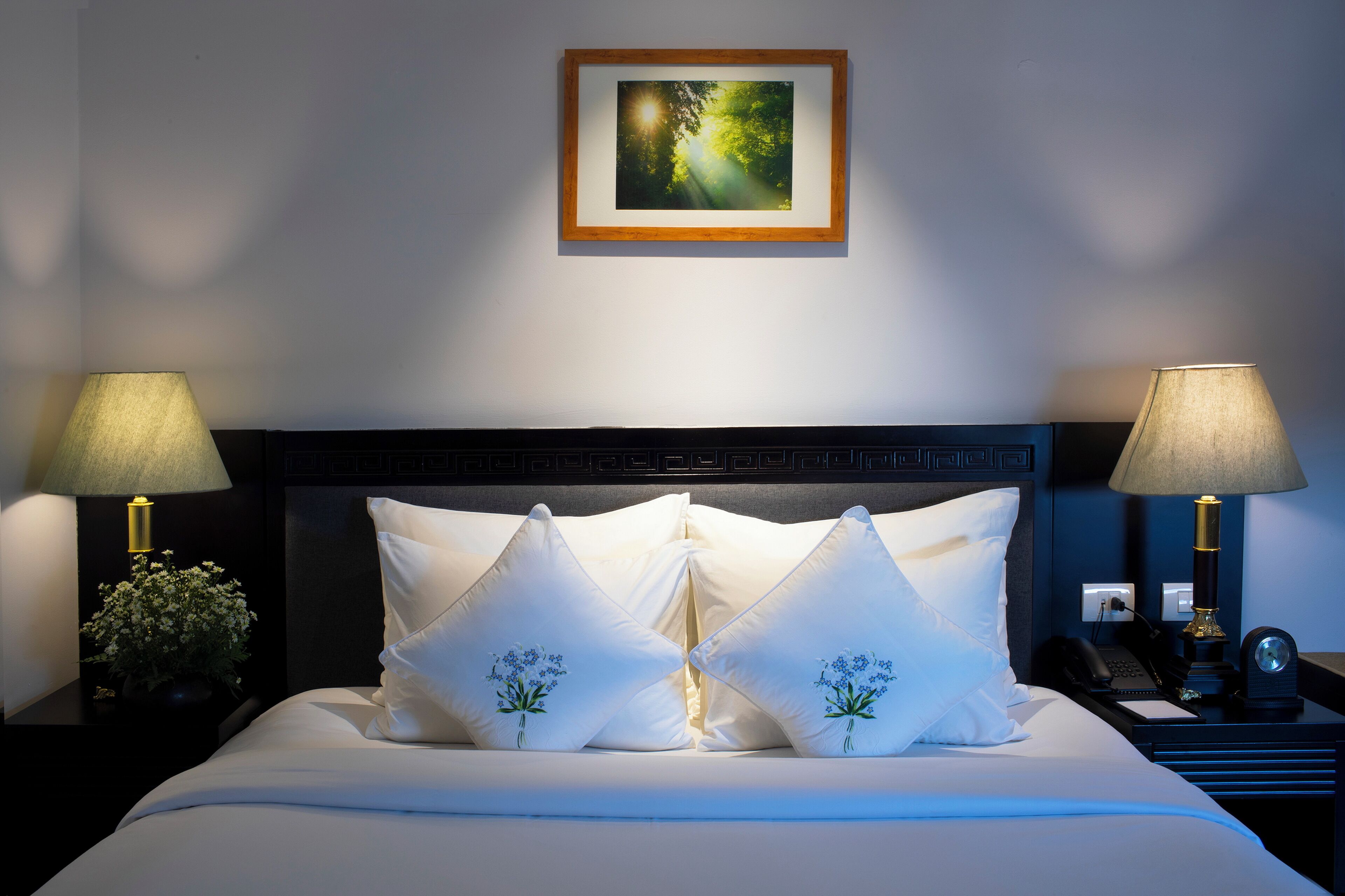 ben thanh gem deluxe room | 1 bedroom, minibar, in-room safe, desk