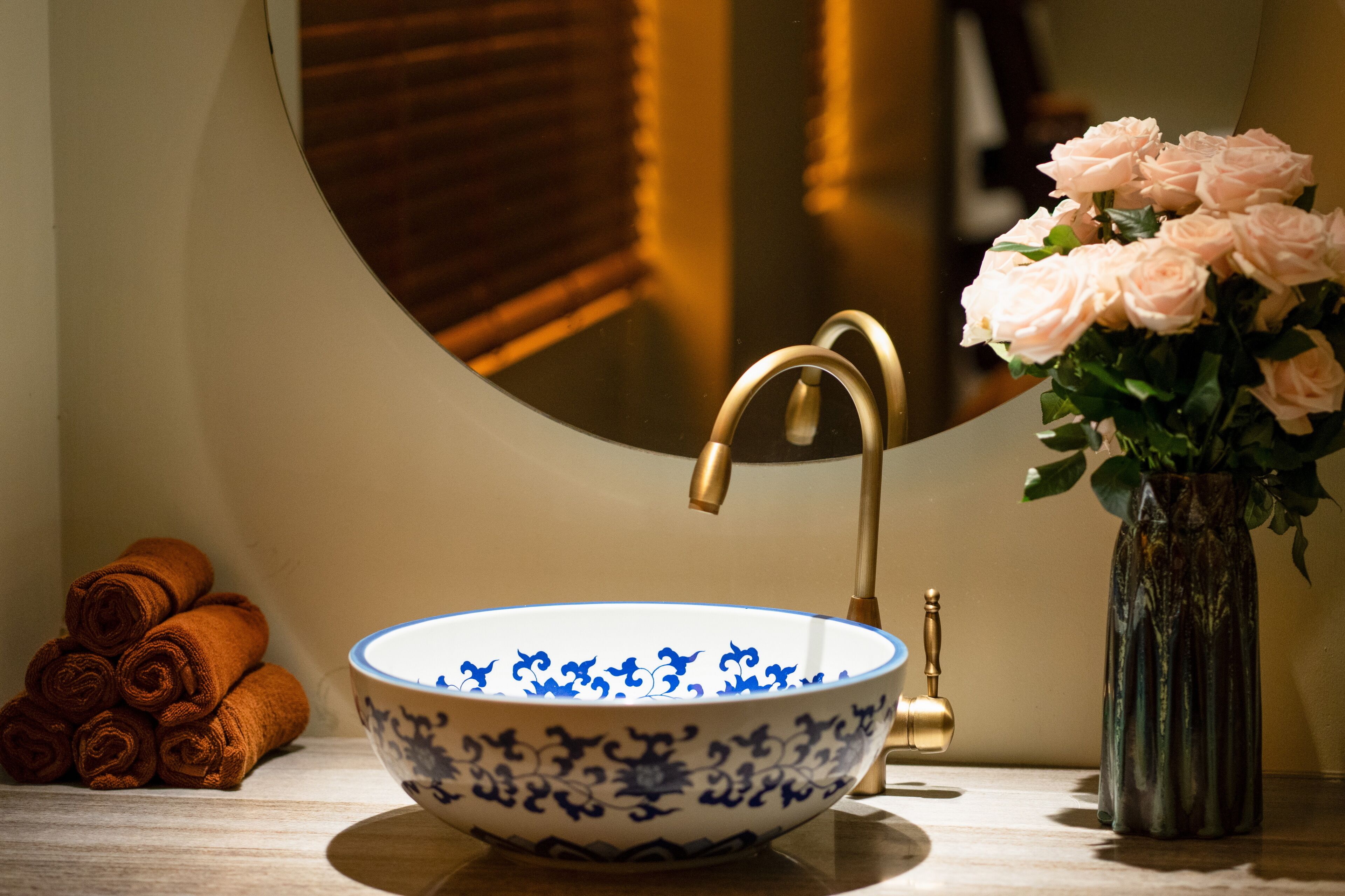 couples treatment room(s), sauna, hot tub, steam room, body treatments