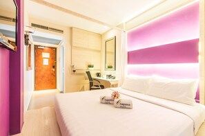 Habitación doble superior | Escritorio, tabla de planchar con plancha, wifi gratis y ropa de cama