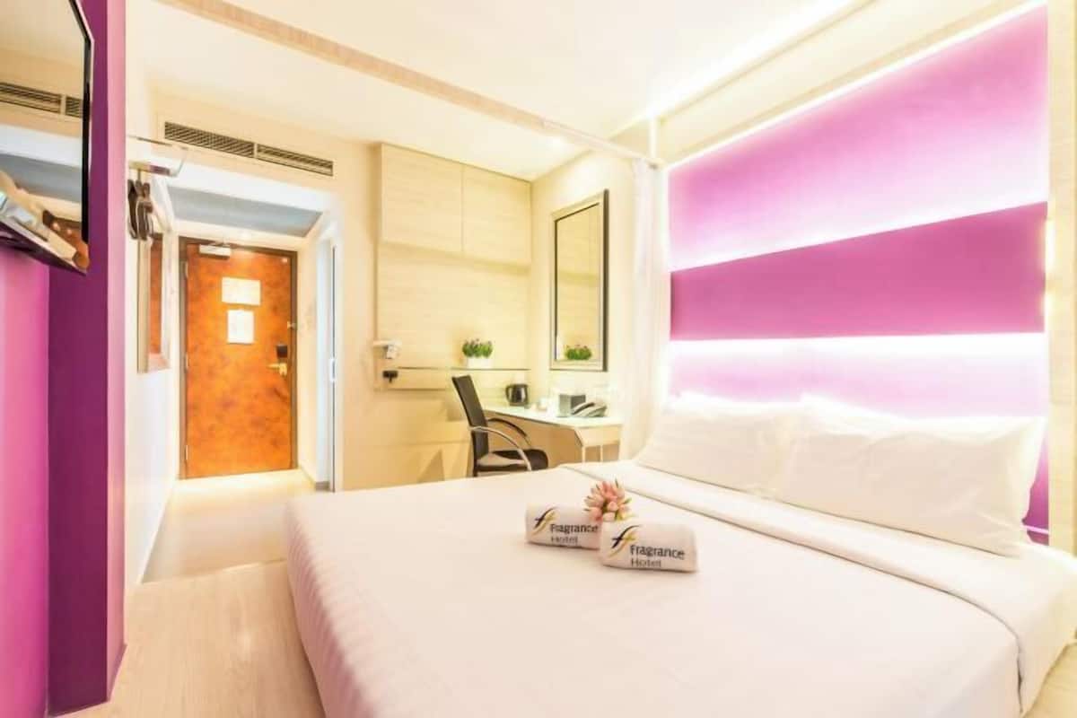 Escrivaninha, Wi-Fi de cortesia, roupa de cama