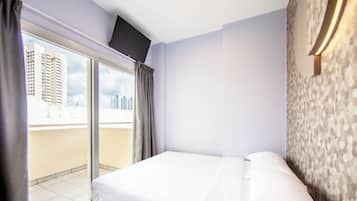 Habitación superior, 1 cama matrimonial | Escritorio, wifi gratis y ropa de cama