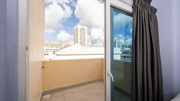 Habitación superior, 1 cama matrimonial | Escritorio, wifi gratis y ropa de cama