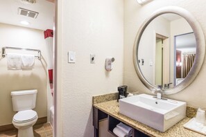 Kombinasi shower/bathtub dan handuk