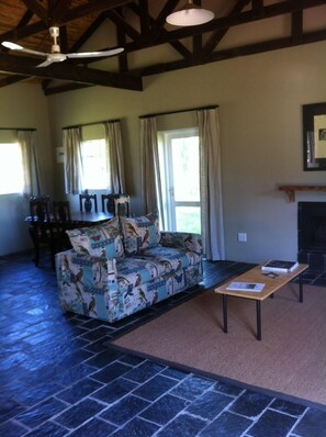 Fireplace - Saronsberg Vineyard Cottages (Tulbagh)