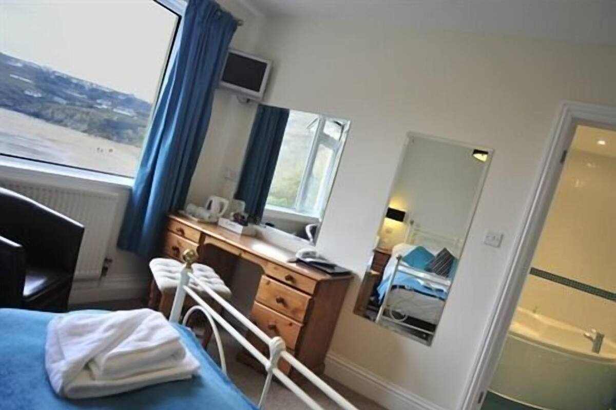 Double Room, Ensuite, Sea View (With Shower)