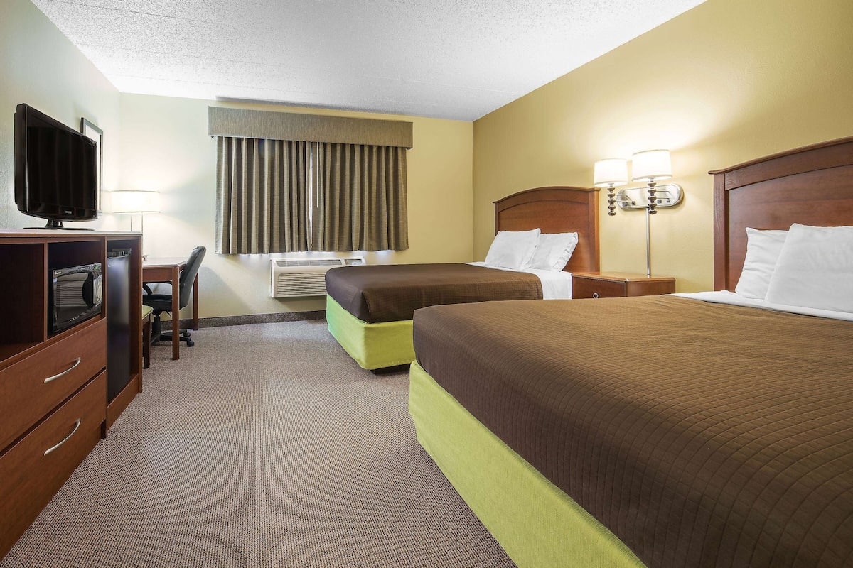 Room, 2 Queen Beds, Non Smoking