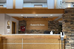 Lobby - AmericInn by Wyndham Sioux Falls (Sioux Falls)