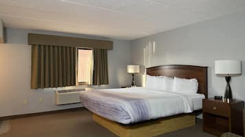 Studio Suite, 1 King Bed, Non Smoking | Blackout curtains, iron/ironing board, free cots/infant beds, free WiFi