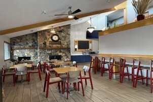 Café da manhã com buffet grátis todos os dias