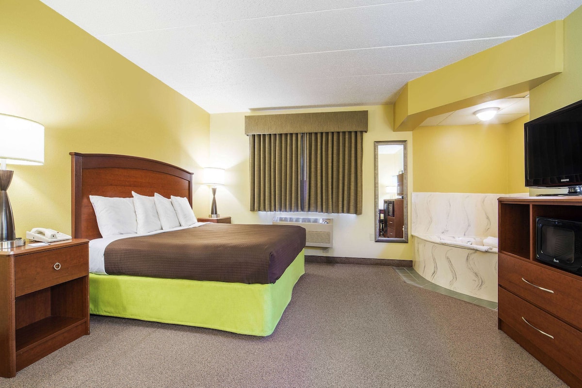 Studio Suite, 1 King Bed, Non Smoking