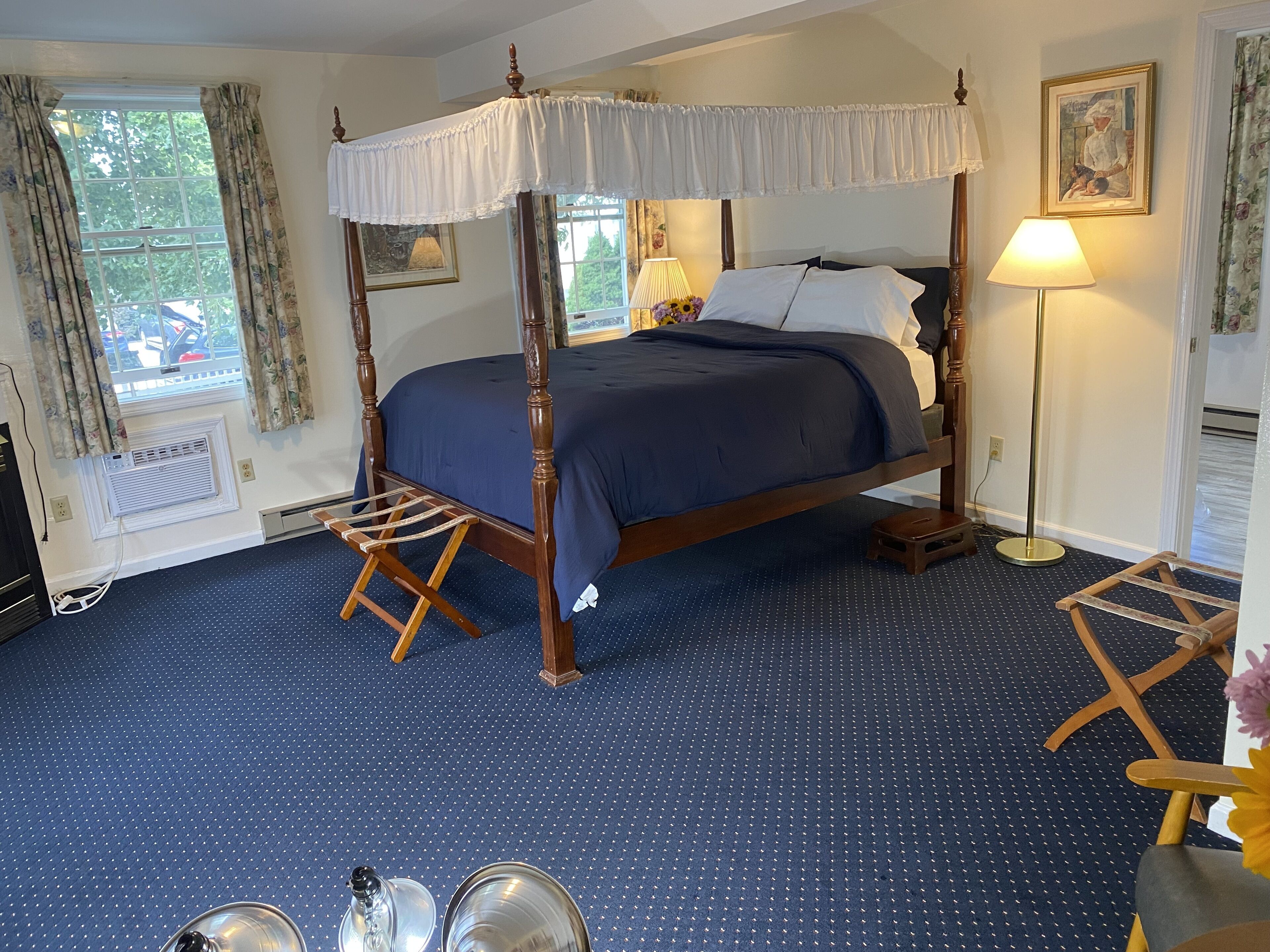 deluxe room, 1 queen bed | blackout curtains, soundproofing, iron/ironing board, free wifi