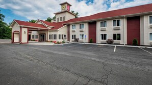 Exterior - Red Roof Inn Clifton Park (Clifton Park)