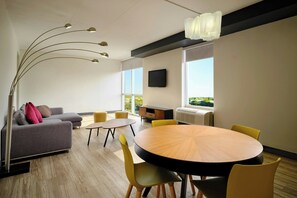 En 42-tommers LED-TV med kabel-kanaler samt TV og filmkjøp