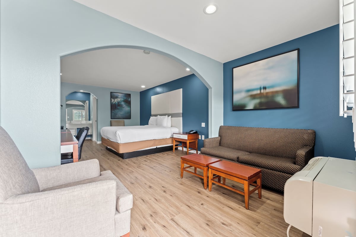 Desk, iron/ironing board, free WiFi, bed sheets