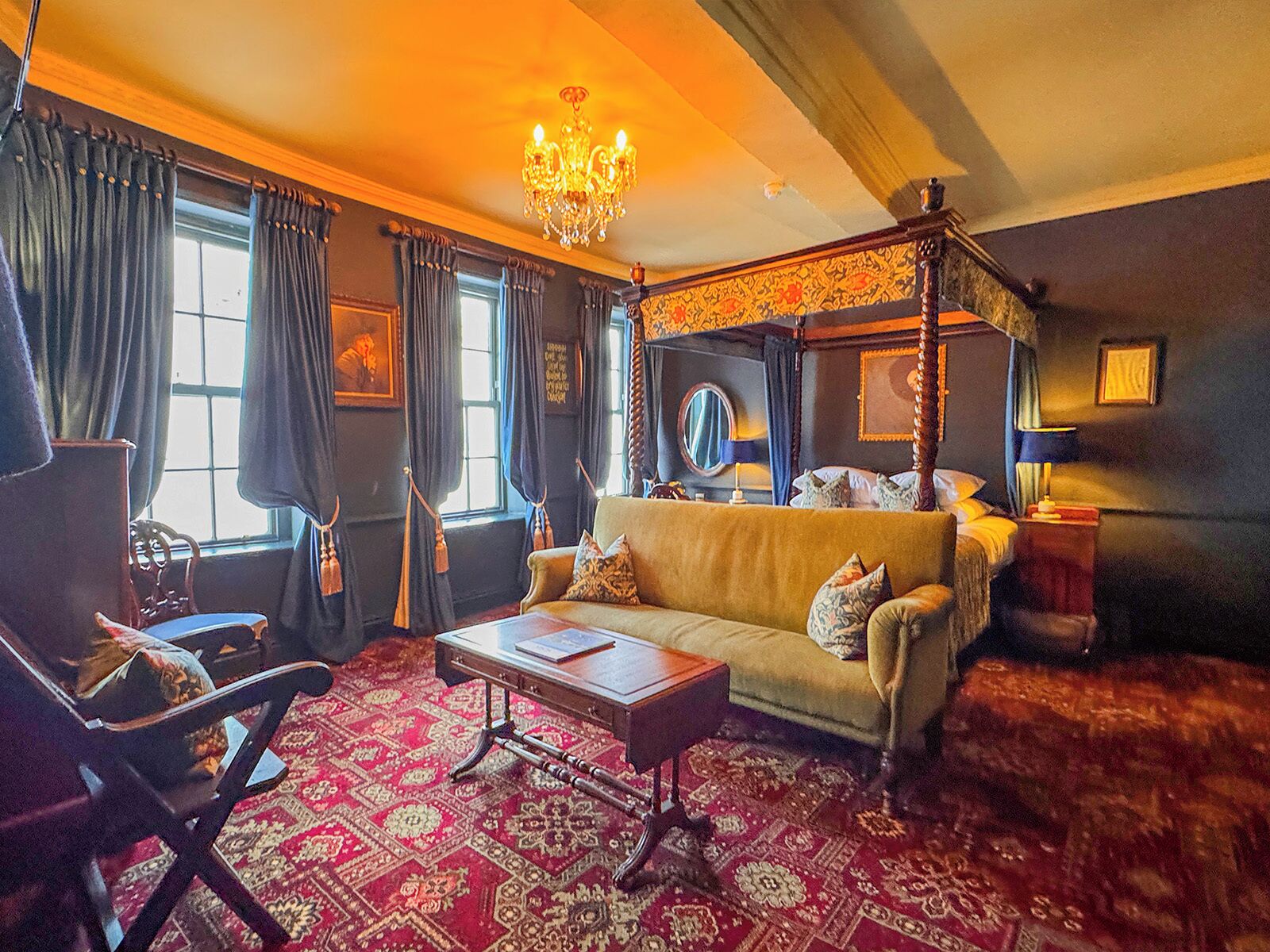 1 غرفة نوم وبديكورات فريدة لكل غرفة وطراز فريد لكل وحدة ومكواة/لوح كي