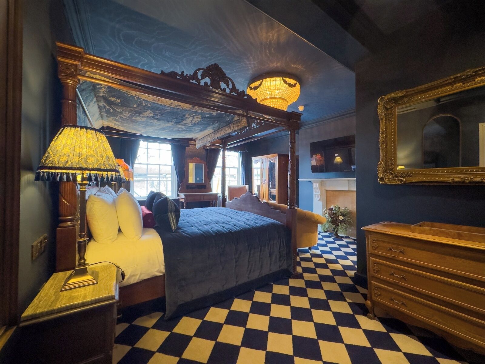 1 غرفة نوم وبديكورات فريدة لكل غرفة وطراز فريد لكل وحدة ومكواة/لوح كي