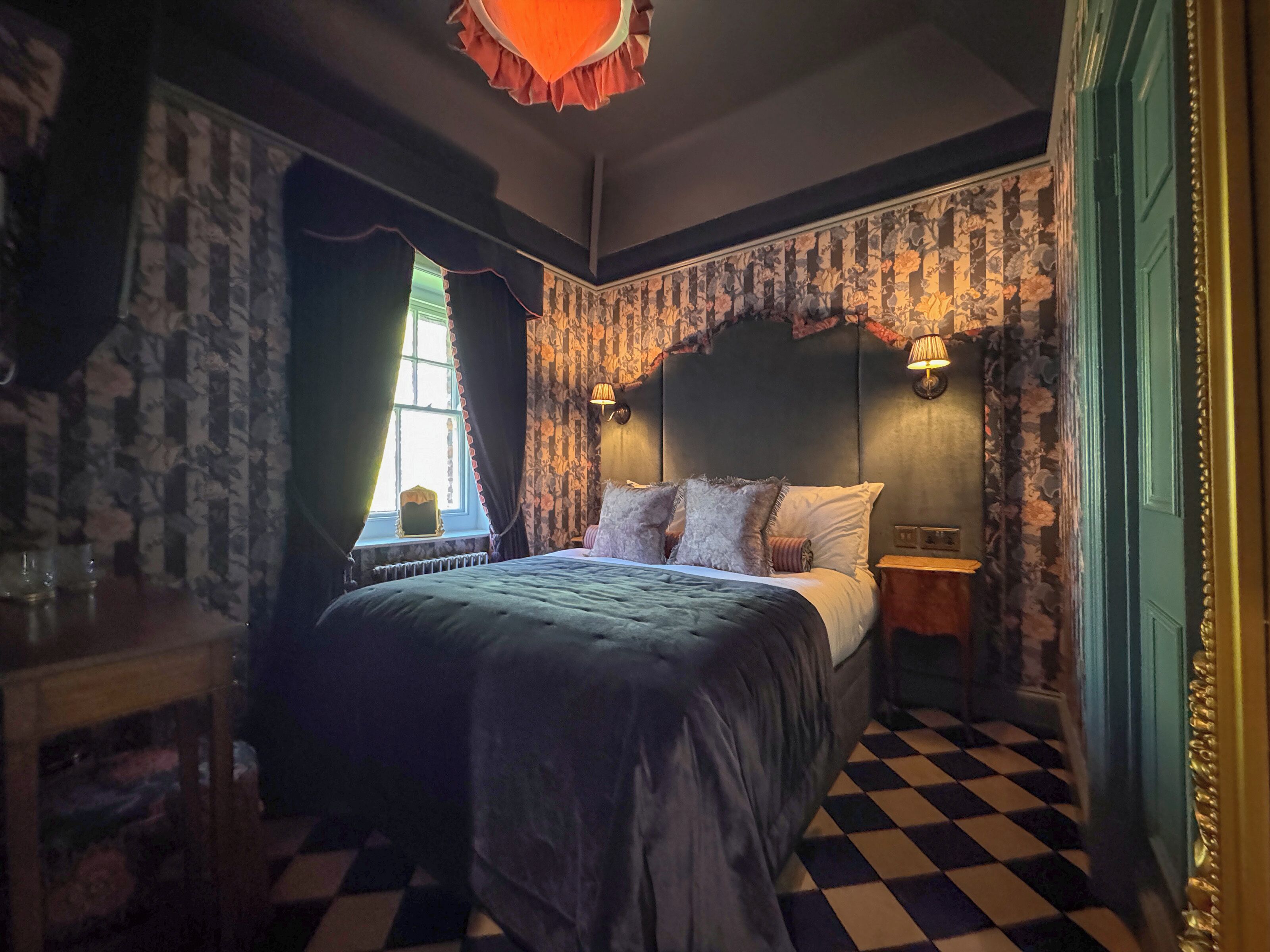 1 bedroom, individually decorated, individually furnished