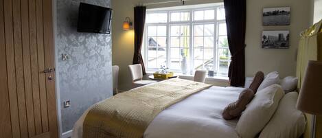 Iron/ironing board, free WiFi, bed sheets