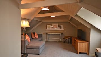 Comfort Apartment, 2 Bedrooms, Kitchen | Iron/ironing board, free WiFi, bed sheets