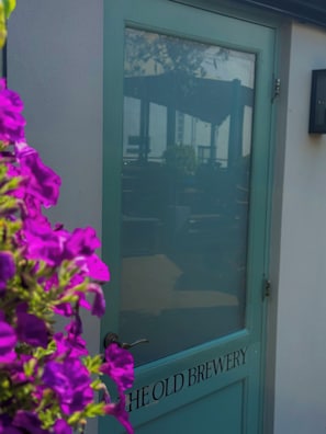 Chambre classique double ou avec lits jumeaux | Fer et planche Ă repasser, accĂšs au Wi-Fi (inclus), literie fournie