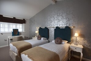 Twin Room | 1 bedroom, iron/ironing board, cribs/infant beds, rollaway beds