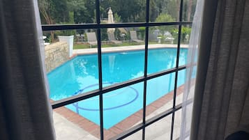 Family Room | Garden view