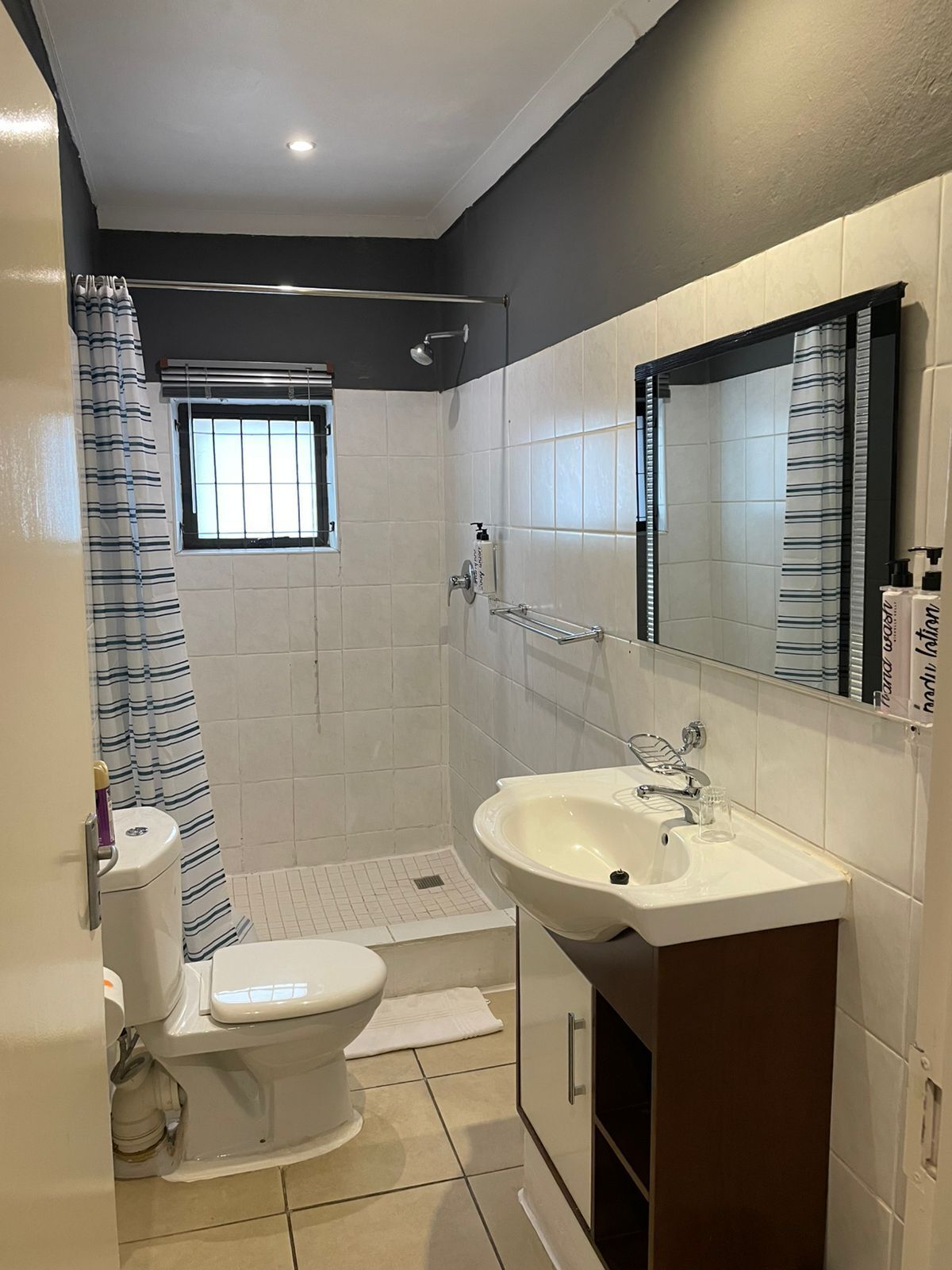 Shower, rainfall showerhead, free toiletries, hair dryer