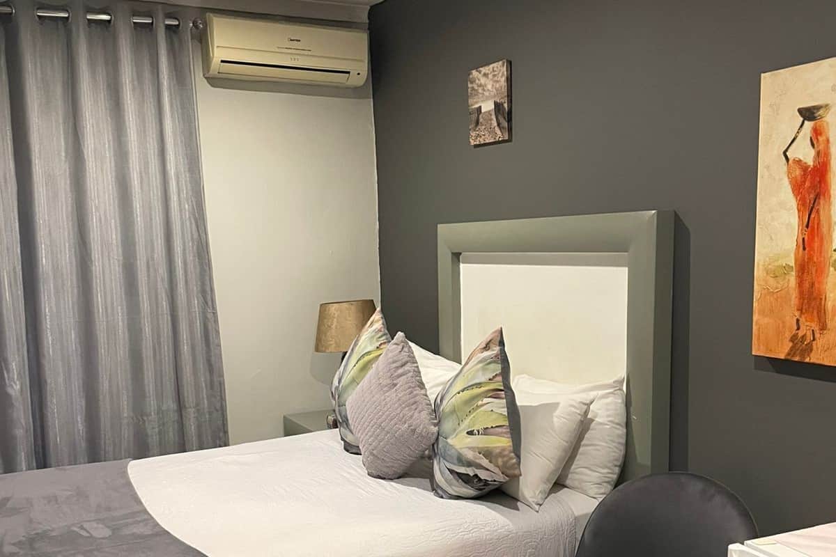 10 Schlafzimmer, hochwertige Bettwaren, Betten mit Memory-Foam-Matratzen