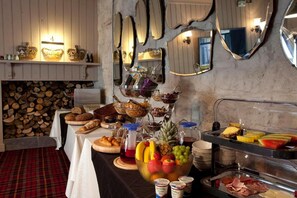 Petit déjeuner complet compris tous les jours