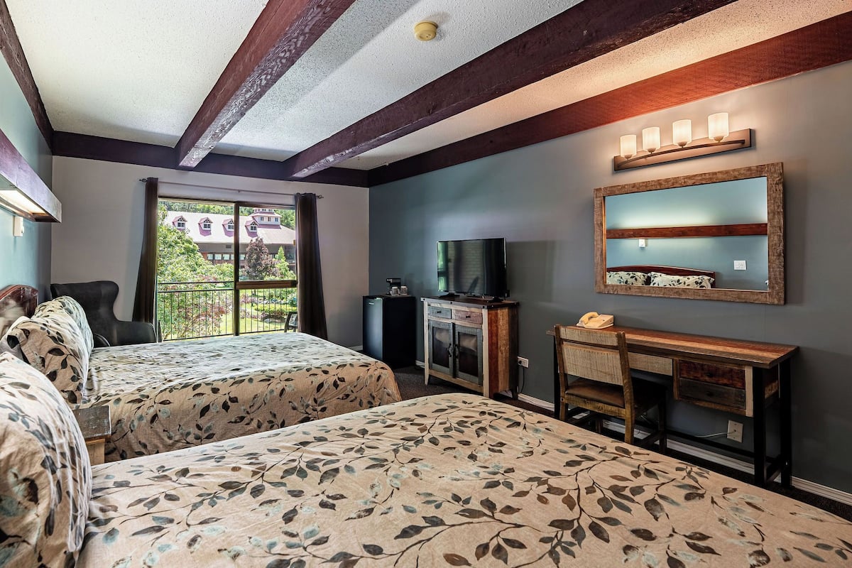 Standard Room, 2 Queen Beds | Bed sheets