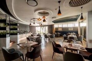 Desayuno buffet (ZAR 285 por persona) 