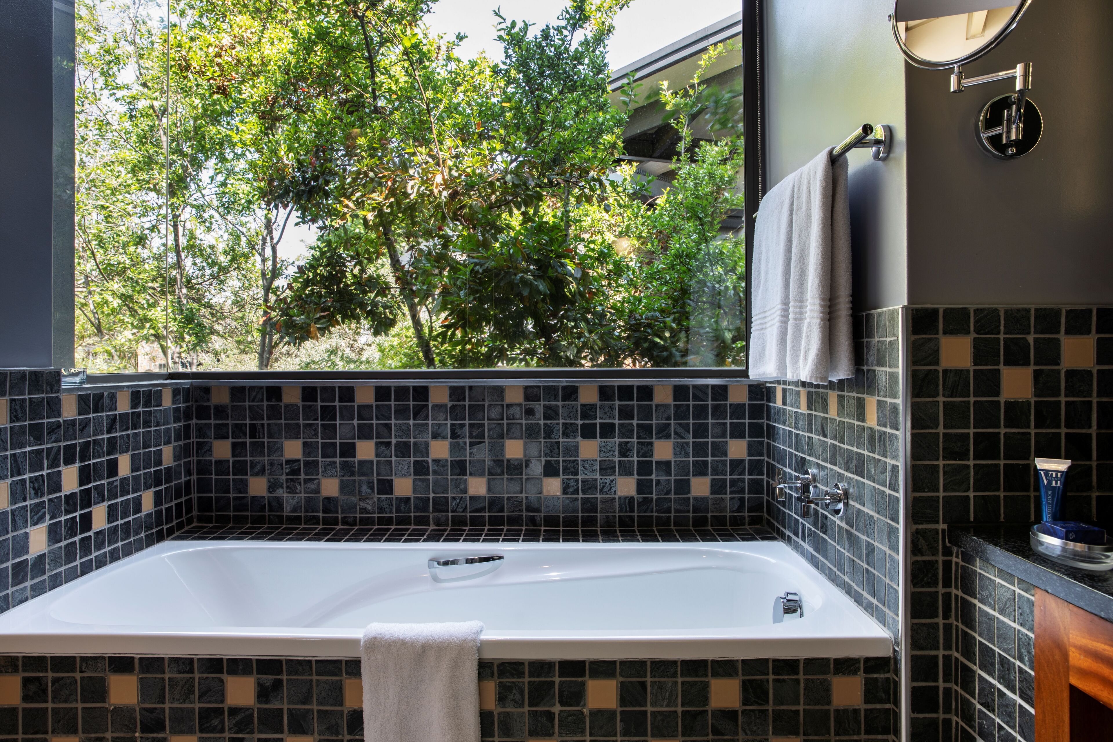 grand suite, 1 king bed (grand king suite) | deep-soaking bathtub