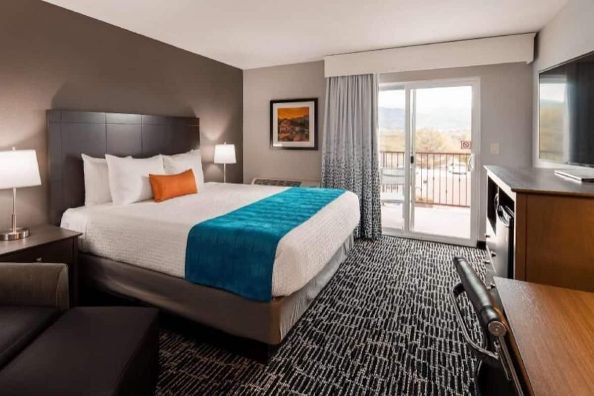 Premium bedding, pillowtop beds, desk, laptop workspace