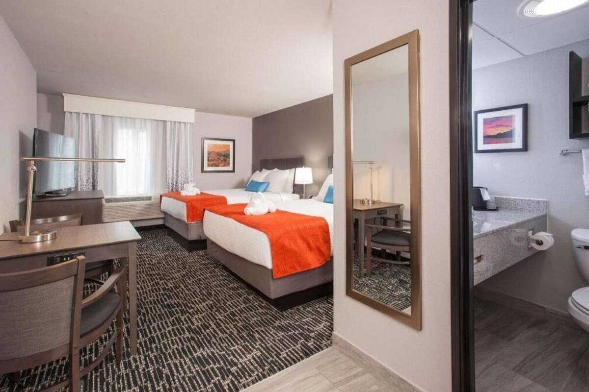 Premium bedding, pillowtop beds, desk, laptop workspace