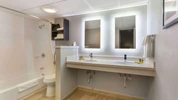 Standard Room, 1 King Bed with Sofa bed, Non Smoking, Kitchenette (with Sofabed) | Bathroom