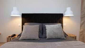 Comfort Double Room | Desk, iron/ironing board, free cots/infant beds, rollaway beds