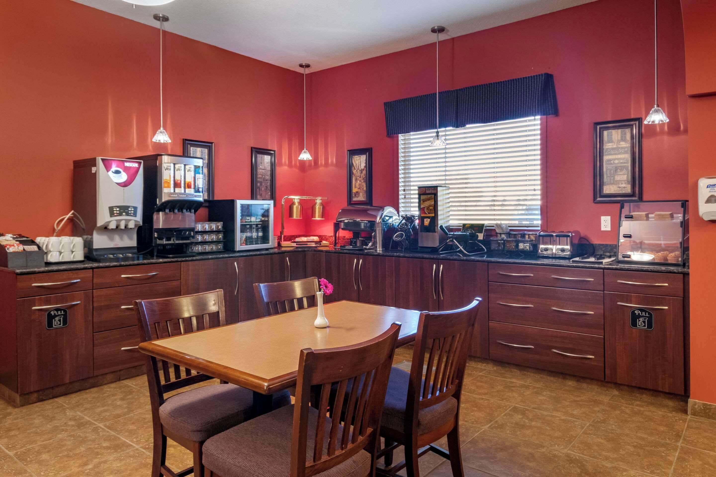 free daily full breakfast