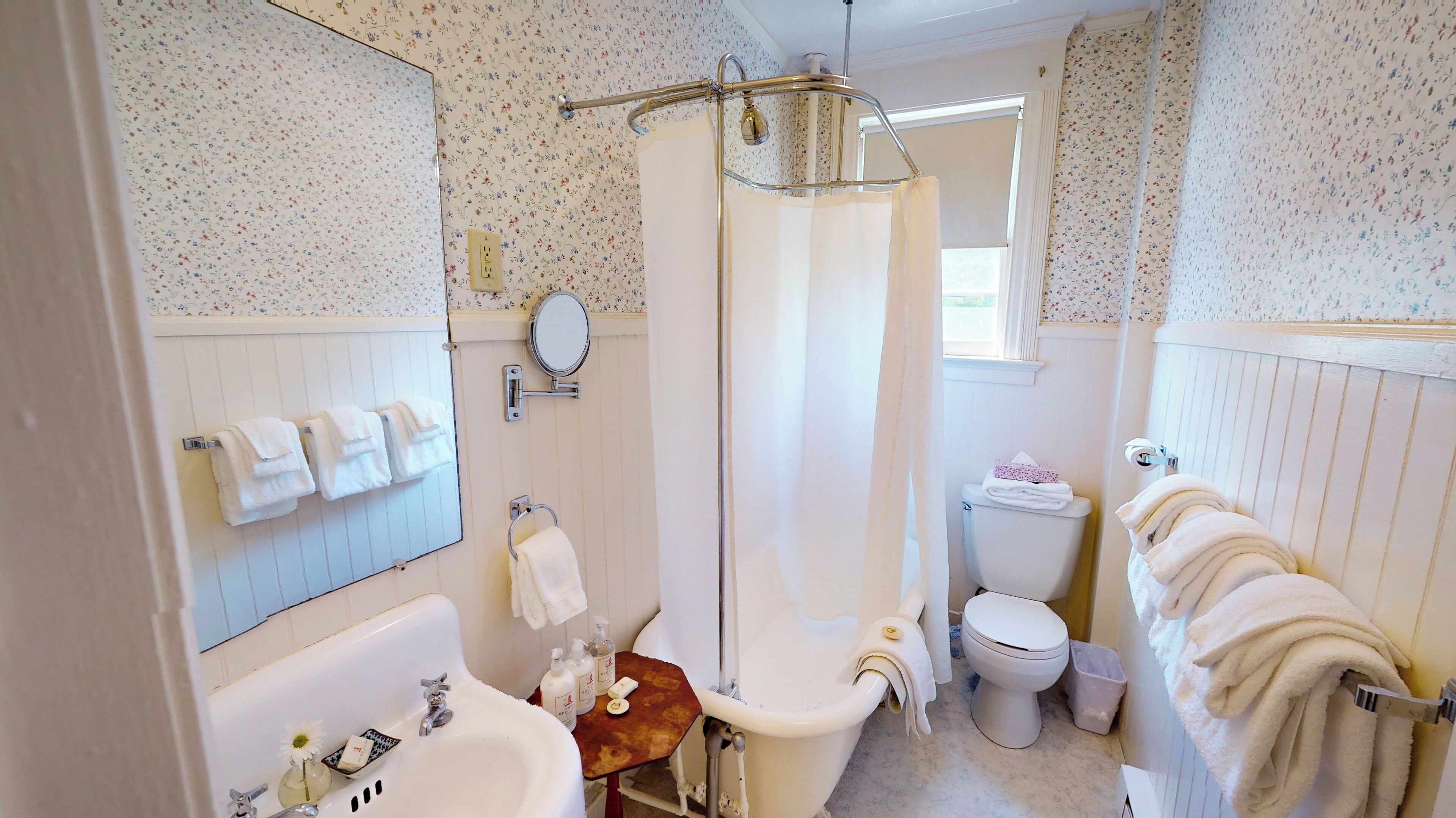 suite, 2 queen beds (main inn) | bathroom | combined shower/bathtub, free toiletries, hair dryer, bathrobes