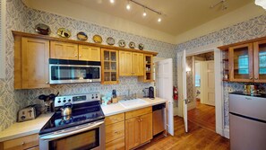 Grand Suite (Queen Village) | 1 bedroom, Frette Italian sheets, hypo-allergenic bedding, desk