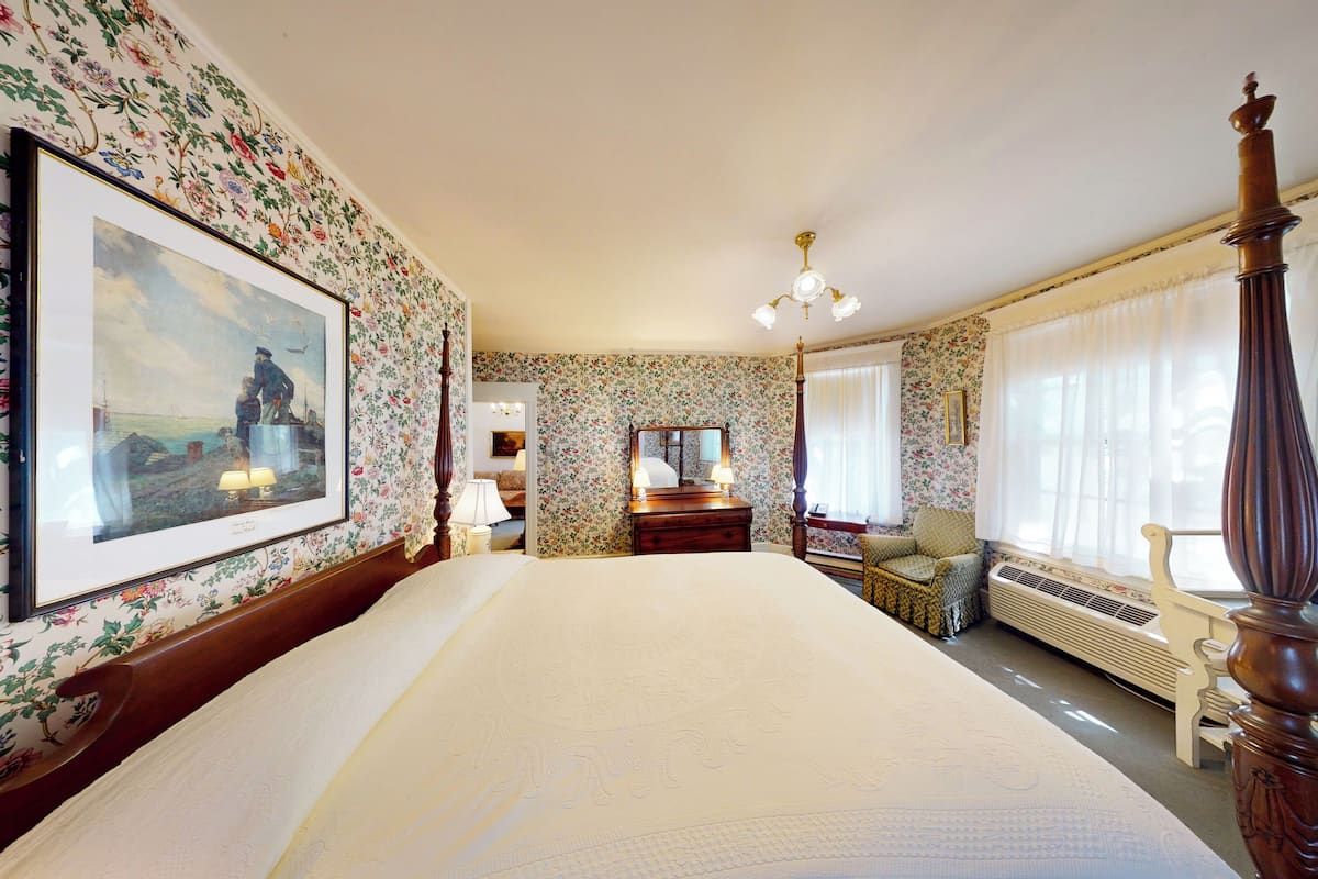 suite (main inn queen) | 1 bedroom, frette italian sheets, hypo-allergenic bedding, desk