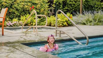 Outdoor pool, pool loungers