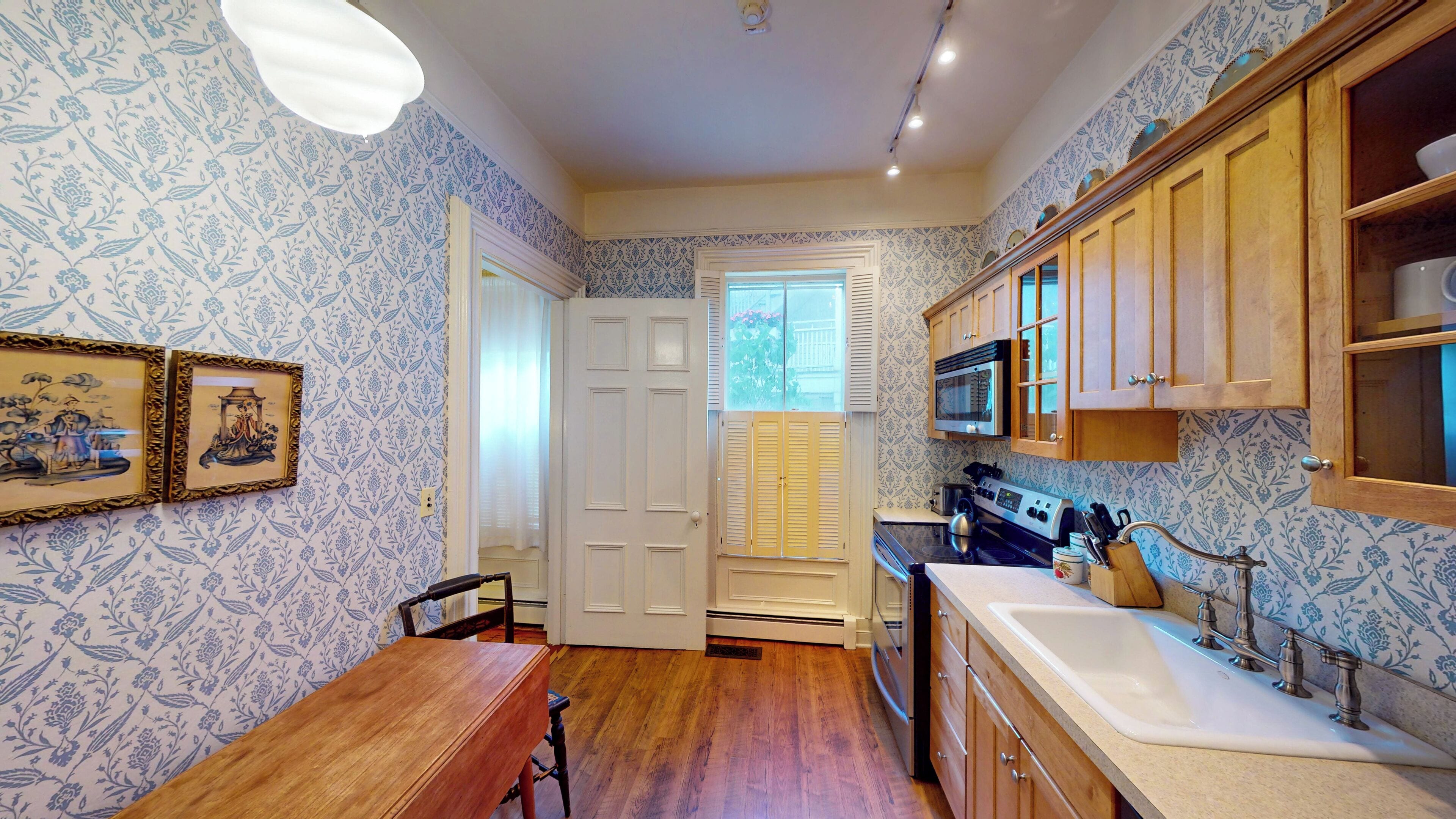 grand suite (queen village) | 1 bedroom, frette italian sheets, hypo-allergenic bedding, desk