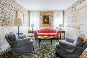 ملاءات إيطالية من طراز فريتي وملاءات للفراش لا تسبب الحساسية ومكتب