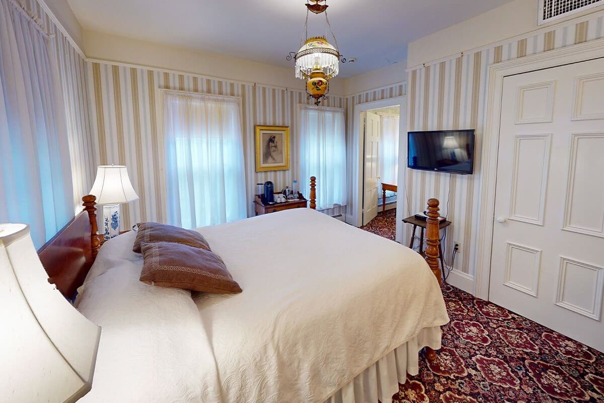 Suite (Queen Village) | 1 bedroom, Frette Italian sheets, hypo-allergenic bedding, desk