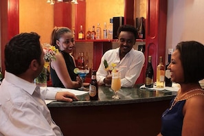 Bar (trong khuôn viên)