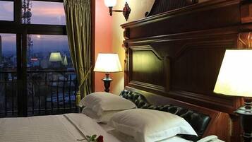 Down duvets, Select Comfort beds, free minibar items, in-room safe