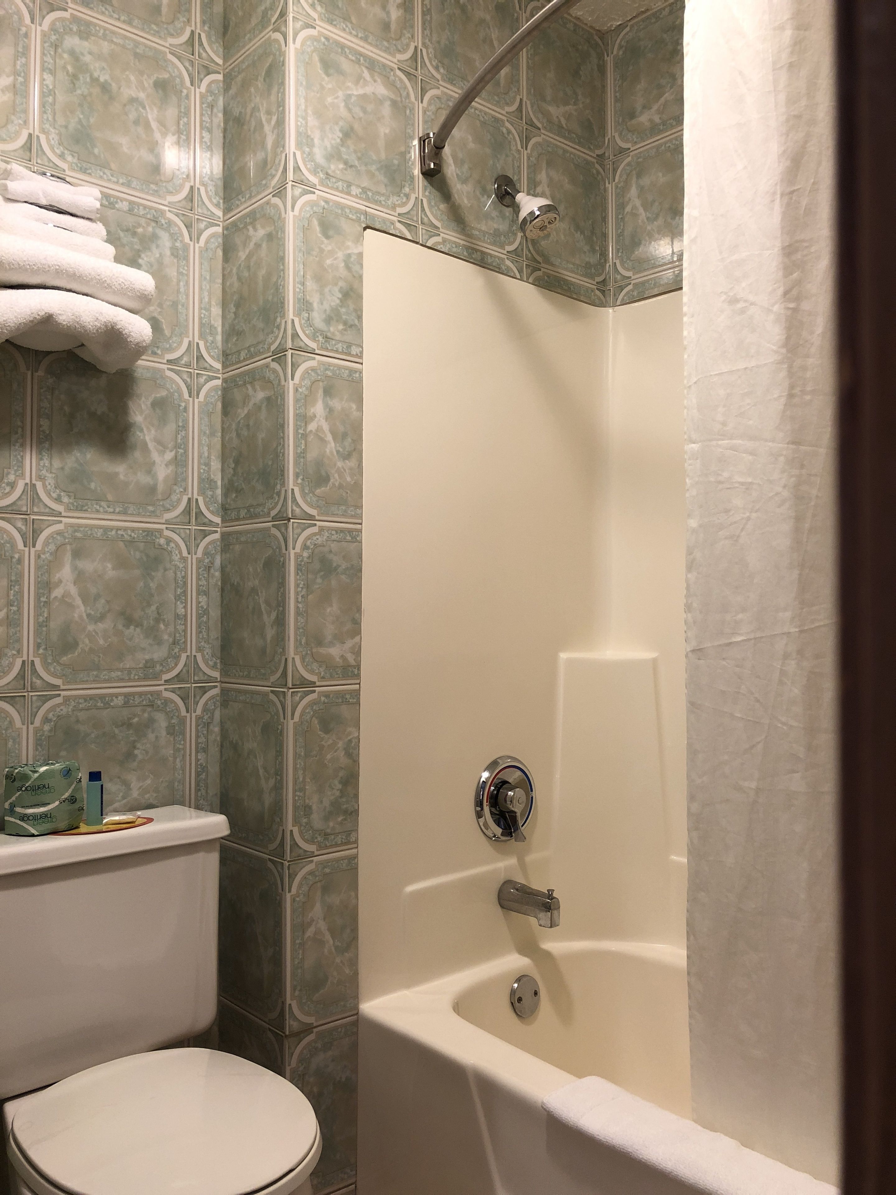 king studio with spa bath | bathroom | combined shower/bathtub, free toiletries, hair dryer, towels