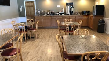 Colazione continentale, servita tutte le mattine (0.5 USD a persona)