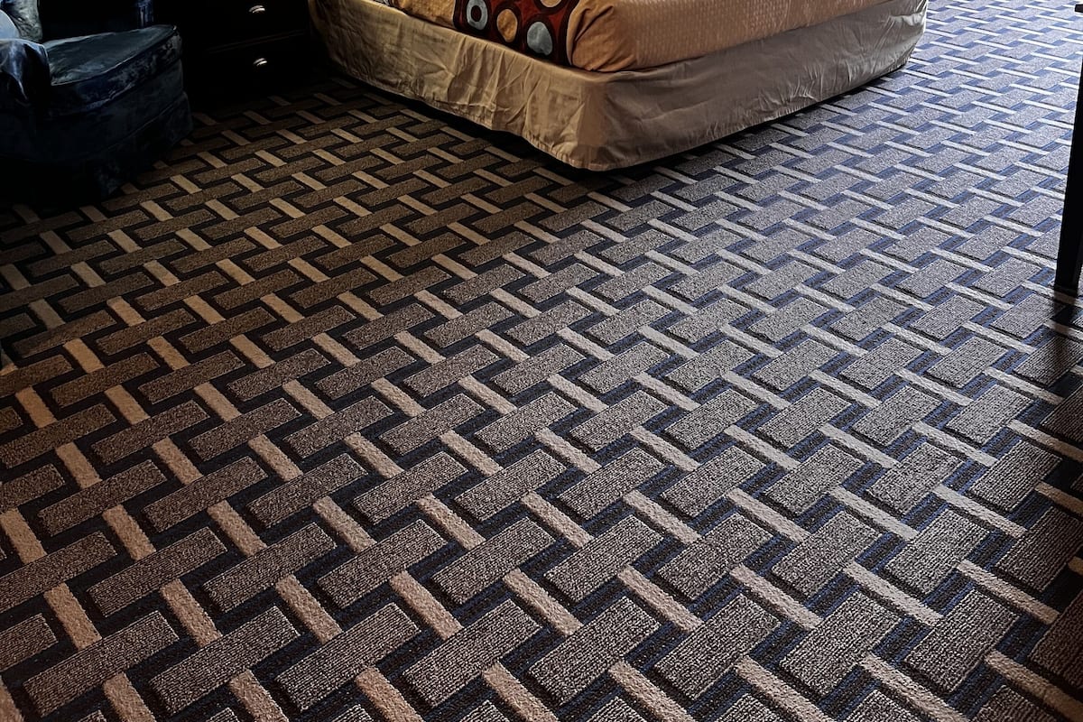 Habitación estándar | Escritorio, tabla de planchar con plancha, cunas y camas extra