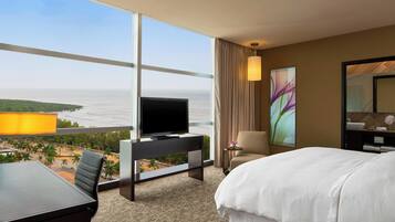 Quarto luxo, 1 cama King | Roupas de cama premium, camas com colchões pillow-top, frigobar